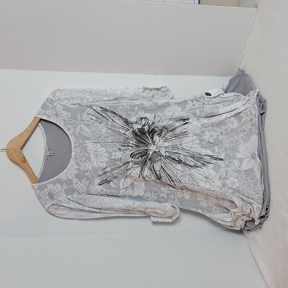 Linea Domani Women's White Gray Floral W/ Button Accent Top, 6